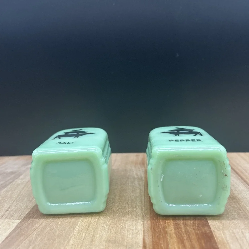 Mosser Farm Salt & Pepper Jadeite Green Arch  Shakers With Stacked Animals Gift
